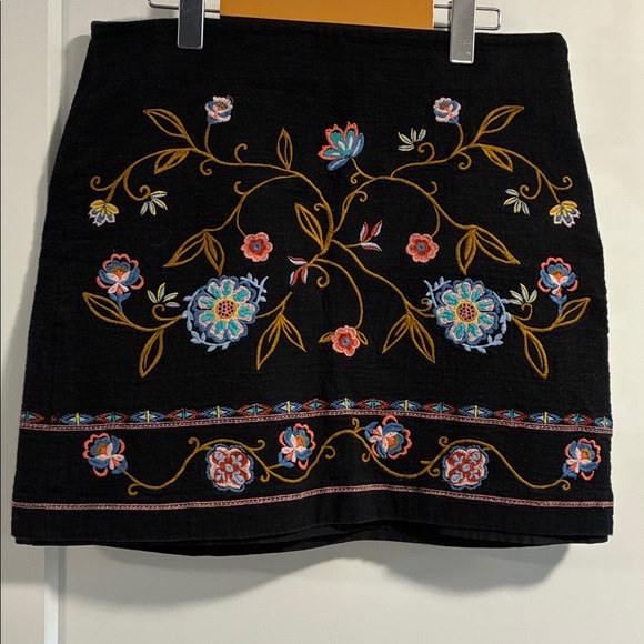 Loft embroidered skirt -size 10 - Picture 4 of 7
